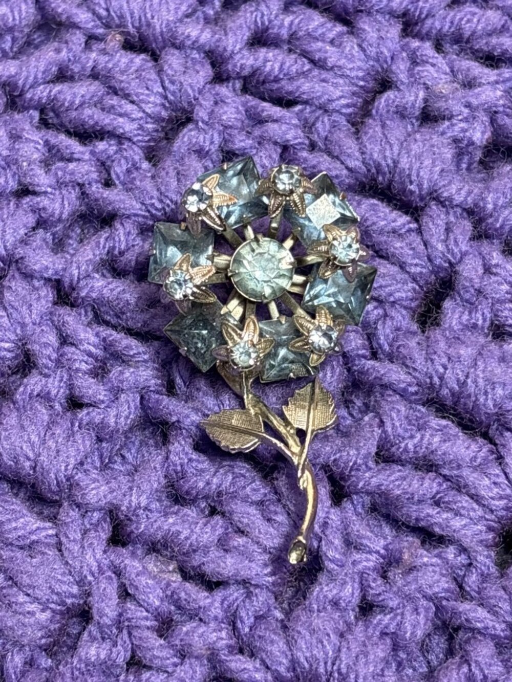 Vintage Flower Brooch Silvertone Blue Rhinestones 2 inches